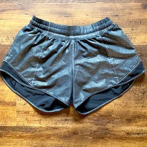 Lululemon black speckled size 6 athletic shorts